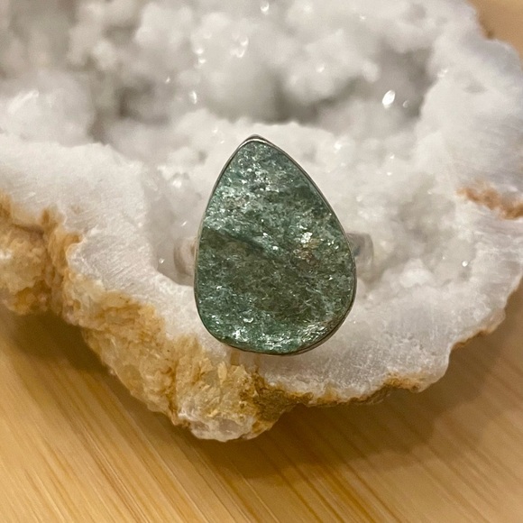 Artisan Jewelry - Green Moldavite Solid Sterling Silver Ring 925 Size 6